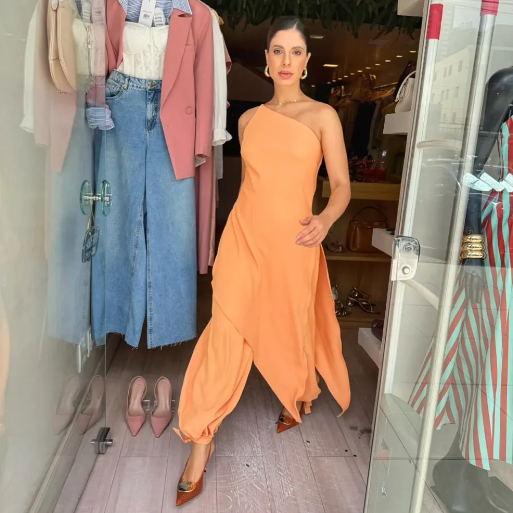 Blusa Fenda Assimétrica