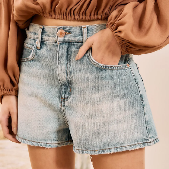 Short Jeans Curto Evasê