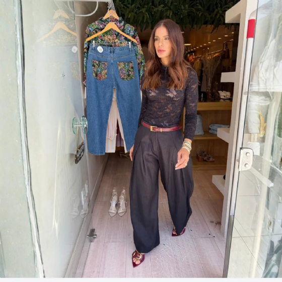 Blusa De Renda Gola Alta