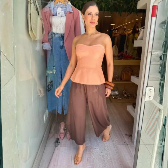 Blusa Tom Q Caia Recortes