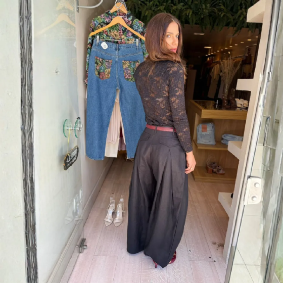 Blusa De Renda Gola Alta