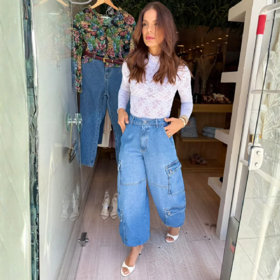Blusa De Renda Gola Alta
