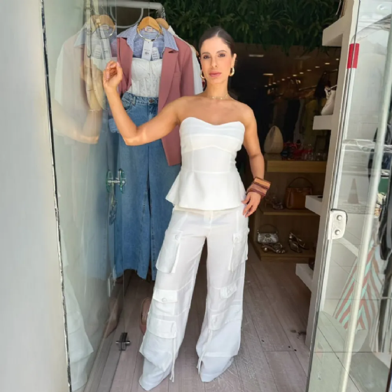 Blusa Tom Q Caia Recortes