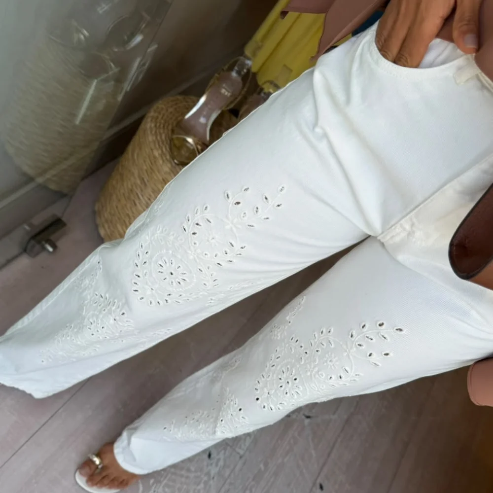 Calça Jeans Reta Bordado Belle Line