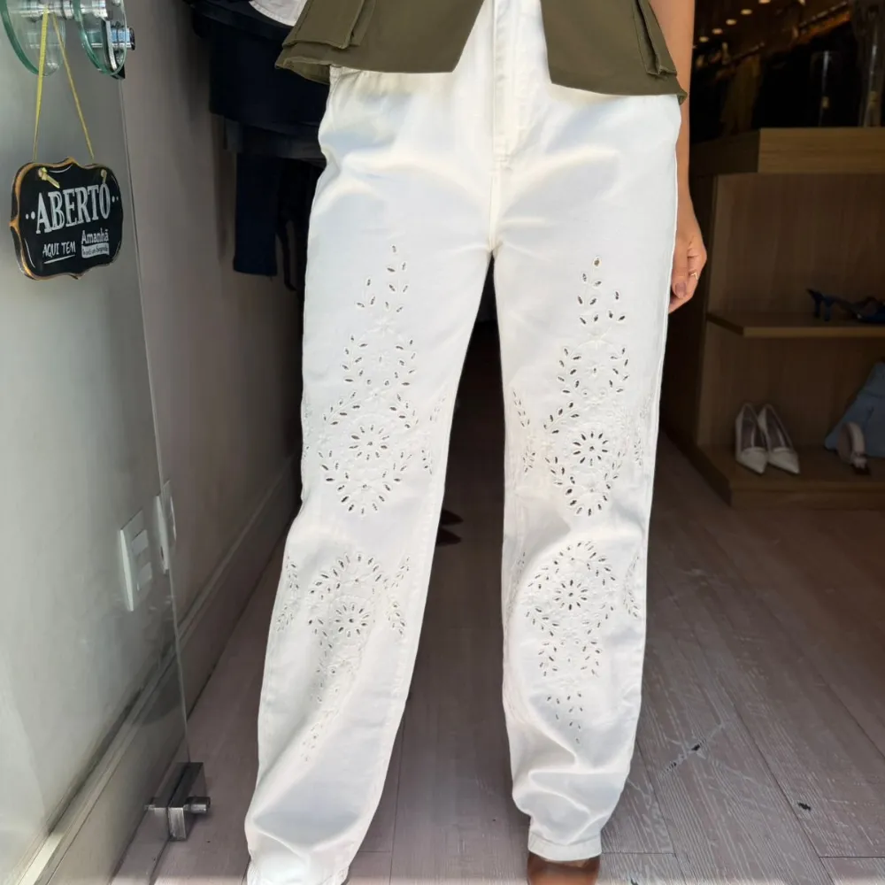 Calça Jeans Reta Bordado Belle Line