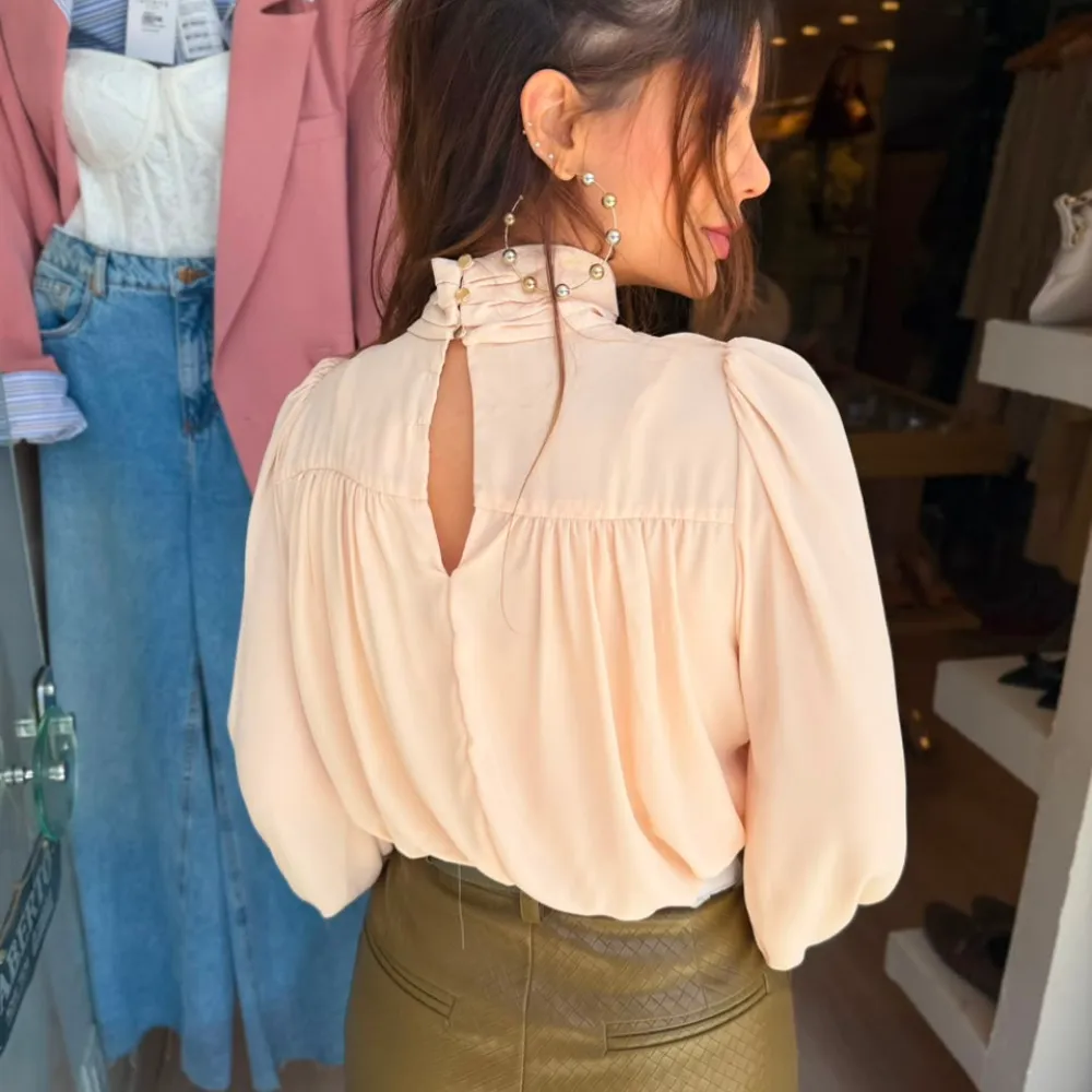 Blusa Balonê Gola Alta C/Nervuras